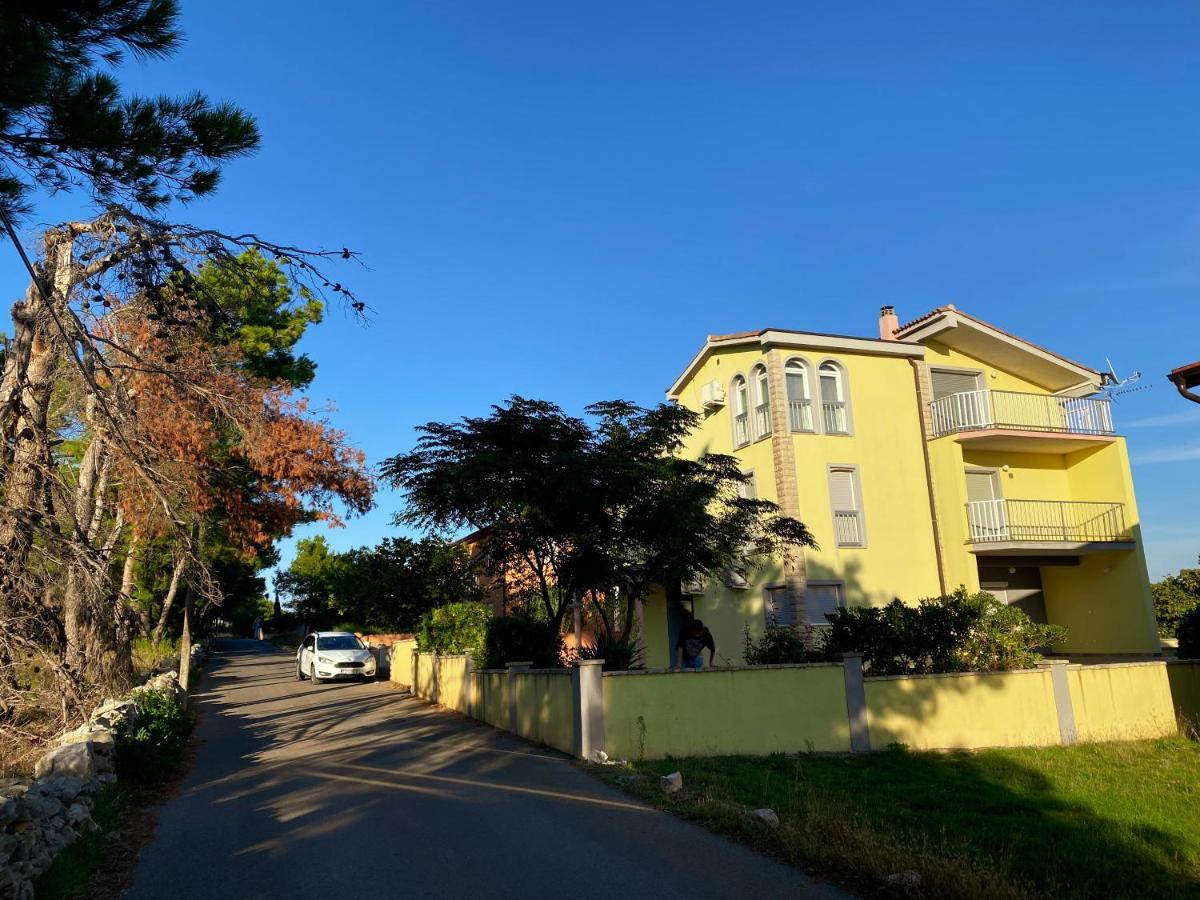 ויר Villa Mena מראה חיצוני תמונה